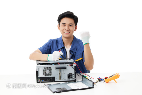 指尖間的守護(hù)者——記一位年輕的計算機維修工